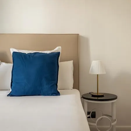 Medium 1883 Hotel
