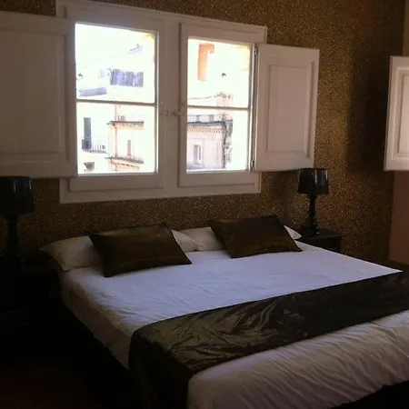 Medium 1883 Hotel